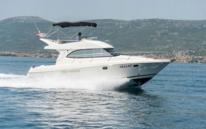 Jeanneau Prestige 36 - Boat Rentals